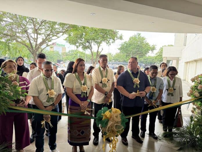 Ribbon Cutting of the new LHIO-CDO (Chen Siwagan)
