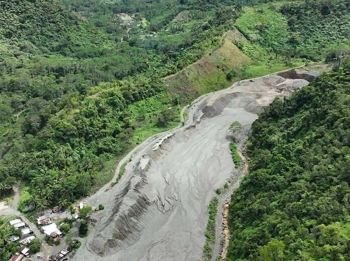 A drone shot by MGB 13 operatives shows the extent of damage in the mountains heavy equipment used in the illegal gold mining site in Santiago, Agusan del Norte, highlighting the scale of environmental destruction. Photo from RMN DXBC Butuan’s post provided to them by a law enforcer who was part of the raid.