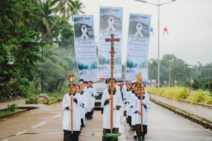 Sacristans of San Nicolas de Tolentino Cathedral march during the Lakaw Penitensya (Walk of Penitence) for environmental protection and national reform around Tandag City on November 30. Photo courtesy of the Roman Catholic Diocese of Tandag.