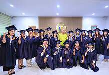 Graduating city scholars from XU pay courtesy call to Mayor Klarex to express gratitude