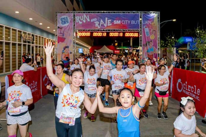 Ready, Set, Glow! Excited runners of all ages kick off the night at the SM City Butuan Run and Rave starting line.