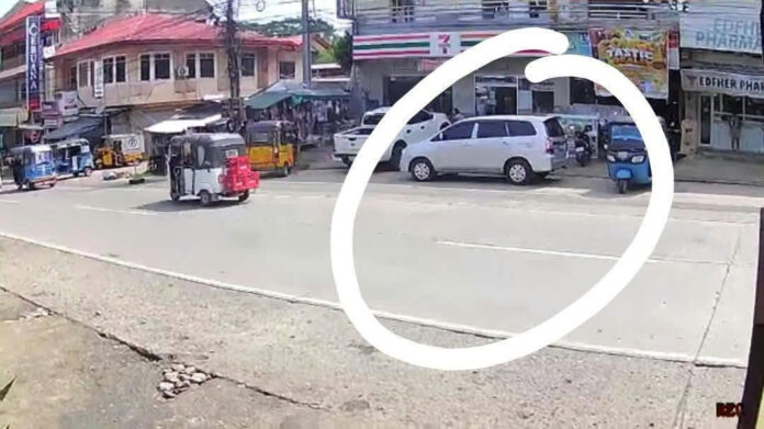 PERSON OF INTEREST, GETAWAY VEHICLES. Closed-circuit television (CCTV) footage obtained by the Tandag City Police Station shows a man wearing an orange shirt and face mask (top right) and a gray Toyota Innova (circled, bottom) along with a white SUV (background) believed to have been used in a broad daylight swindling incident targeting an elderly resident in Tandag City. Anyone with information on the suspects or vehicles is urged to contact Tandag police hotlines at 0998-598-7378 or 0950-707-3402. — PHOTO COURTESY OF TANDAG CITY POLICE STATION